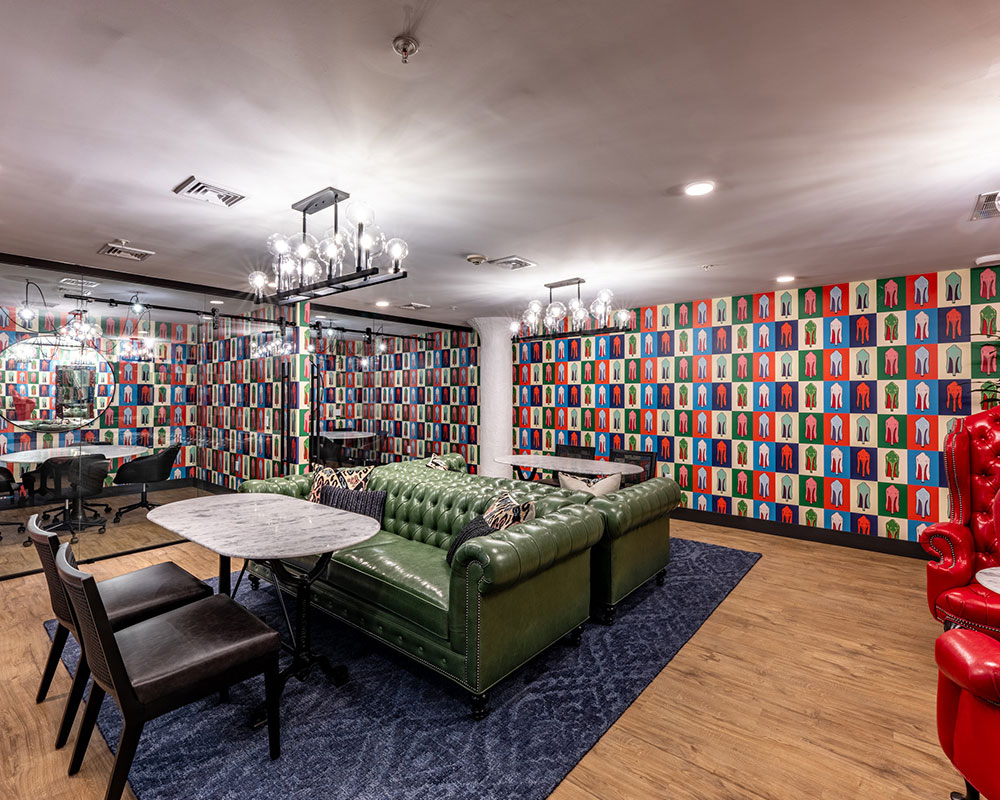 Sitting area with colorful wallpaper and leather furniture